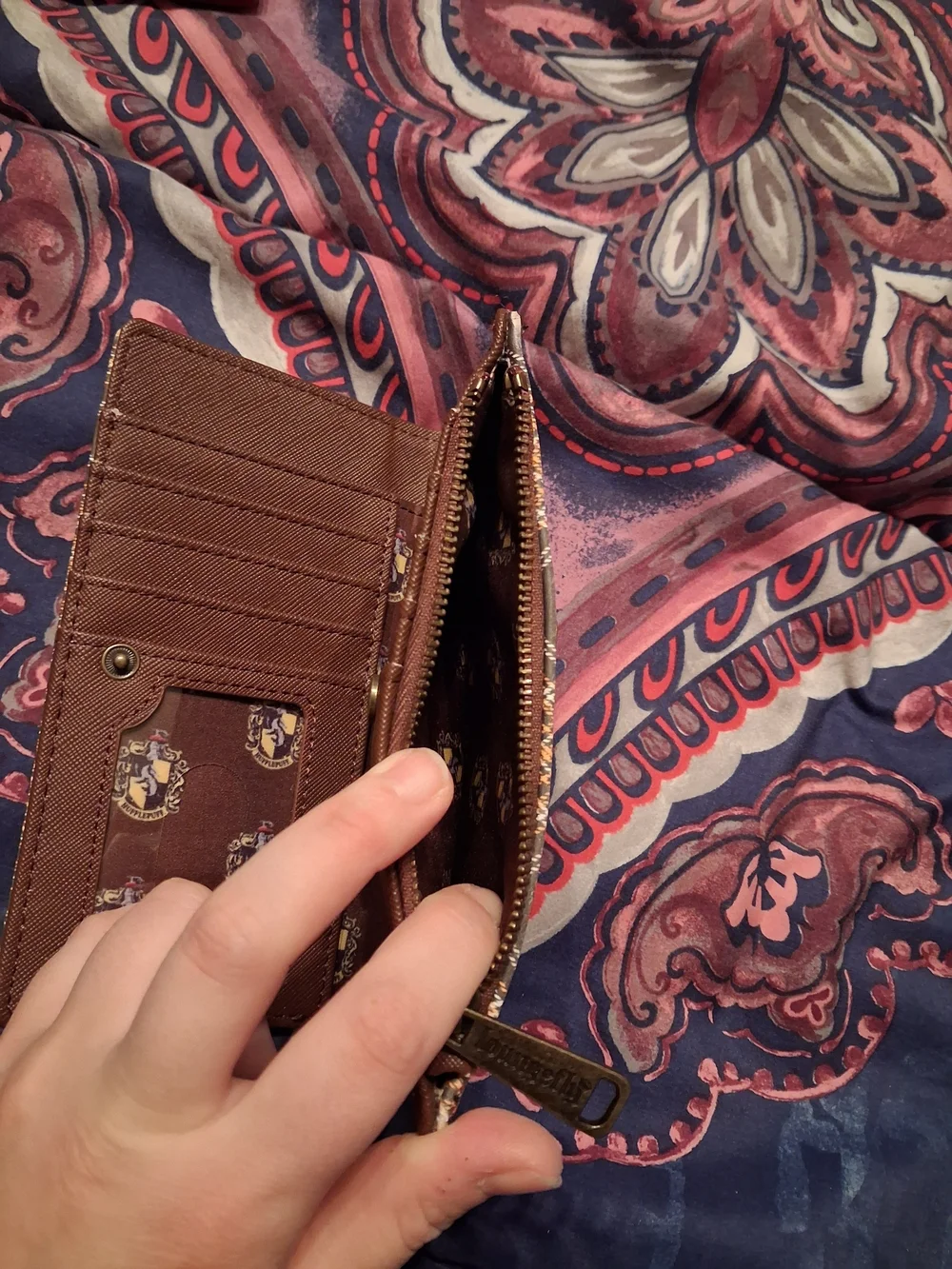 Loungefly zip around